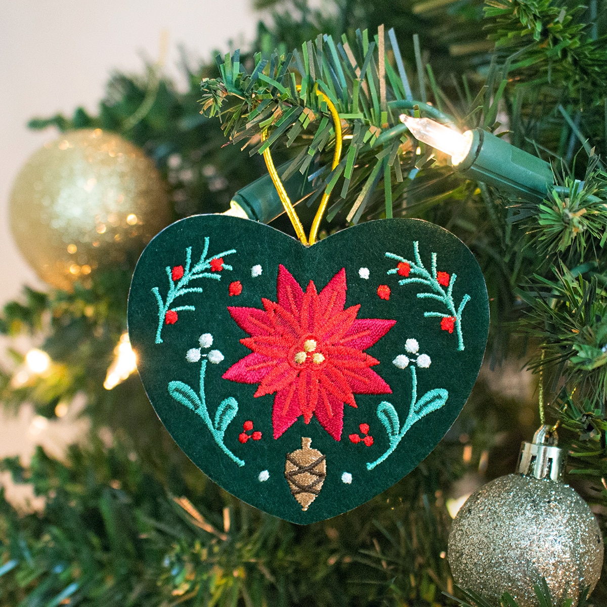 　　XMAS　DECORATION　HEART Winter Floral Heart Ornament.